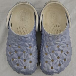 CROCS Kids Light Blue Textured Clogs